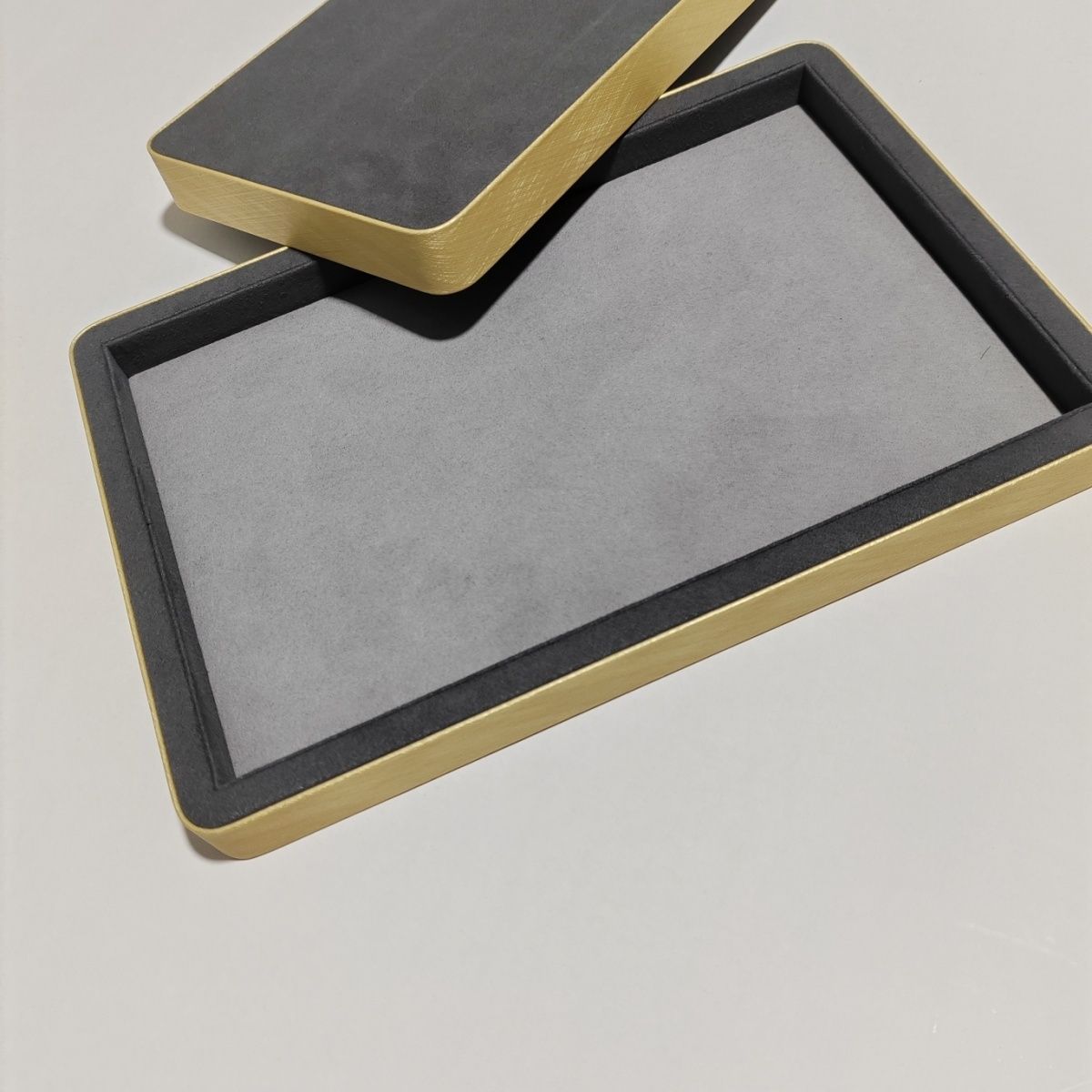 Gray Suede Leather Jewelry Dis – Luxury Watch Photo Bewertung und Preis